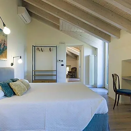 Trisano Bed & Breakfast 4*